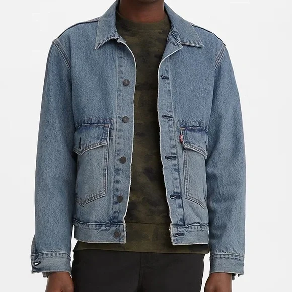 Levi's Light Blue Denim Jacket with Olive Green Shirt Layer - Picture 4 of 11